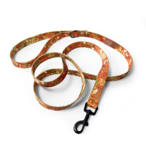 pomarańczowa smycz lisy i grzyby, motyw lasu w czerwonym cegalnym kolorze