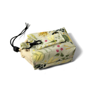 botaniczny wzór na saszetce treningowe dla psów