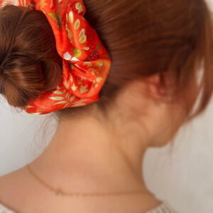 Alternative view of Satynowa scrunchie AUTUMN CINNAMON