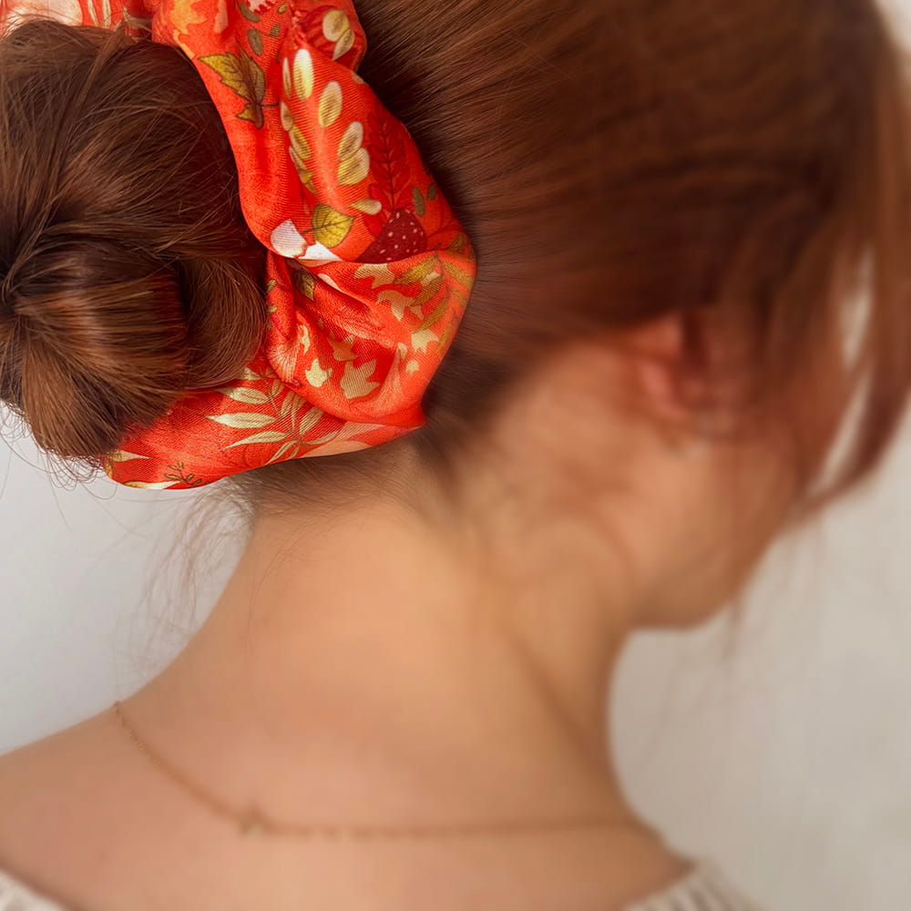 Satynowa scrunchie AUTUMN CINNAMON - obrazek 2
