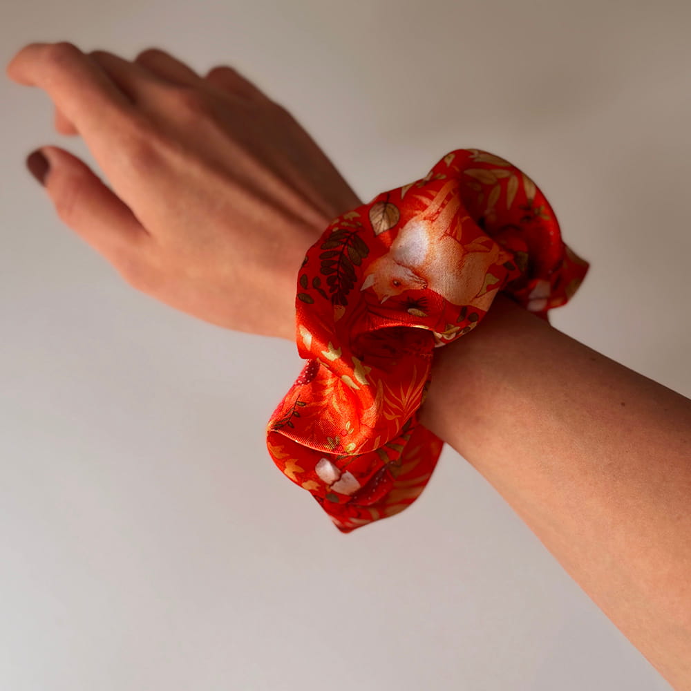 Satynowa scrunchie AUTUMN CINNAMON - obrazek 3
