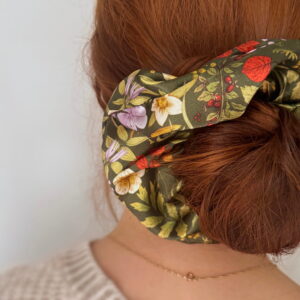 Alternative view of Satynowa scrunchie SEPTEMBER EVERGREEN