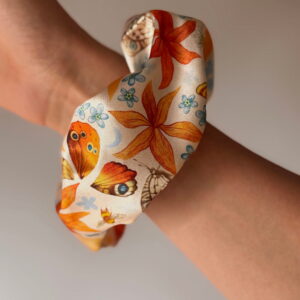 Satynowa scrunchie SUNDAY LIGHT - obrazek 3